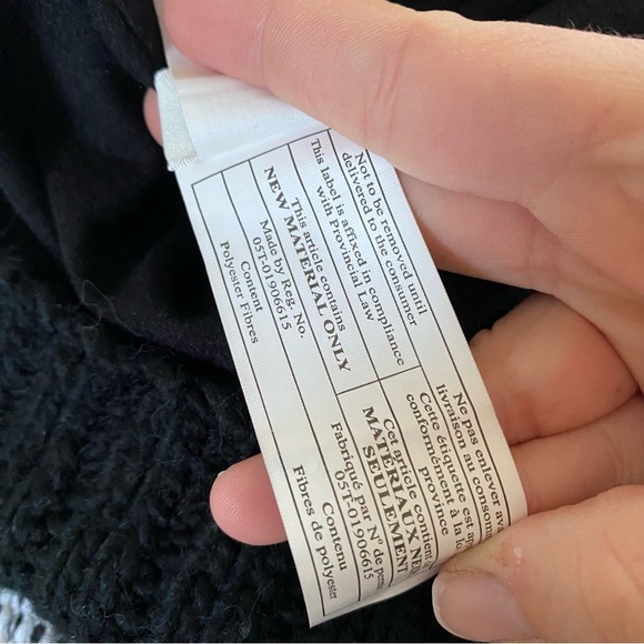 Aritizia Wilfred Black Faux Fur Pom Pom Beanie O/S - Picture 5 of 5